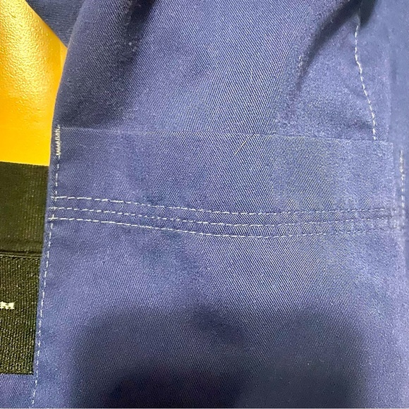 Women’s Grays Anatomy Active Medium Navy Blue medical scrub shirt and pants - Picture 3 of 14